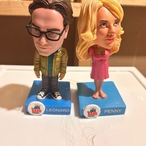 The big bang theory Leonard and Penny bobble heads